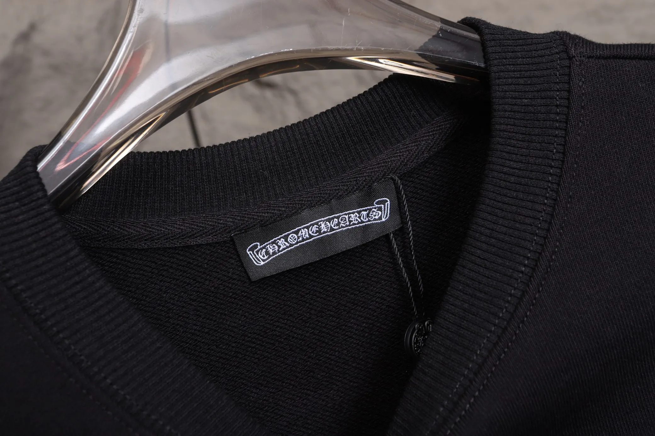 🅿️270 High quality 2025 new B27 Crow Heart Sanskrit cross horseshoe print round neck long-sleeved fashionable sweatshirt for men and women. The fabric is made of 450g pure cotton terry, which is rich in texture, soft and not collapsed, drapes smoothly and is not easy to wrinkle. Neat sewing, beautiful and fashionable, not easy to deform, comfortable and durable. The threads of the ingredients are made of 100% cotton, custom-woven and dyed, with zero color difference!